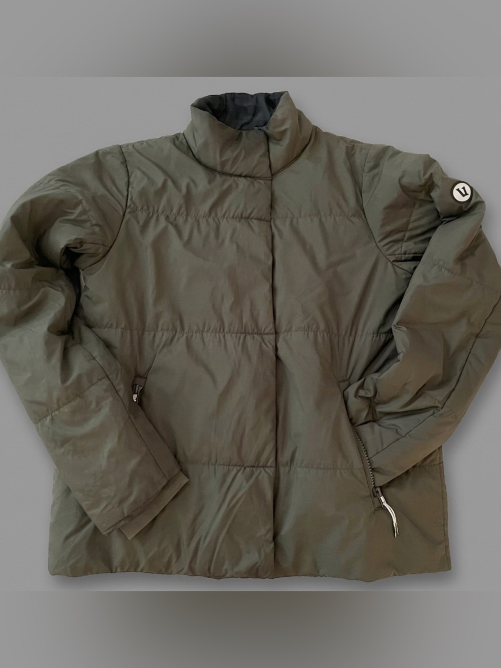 Vuori Canyon Insulated Jacket in green and camo size S